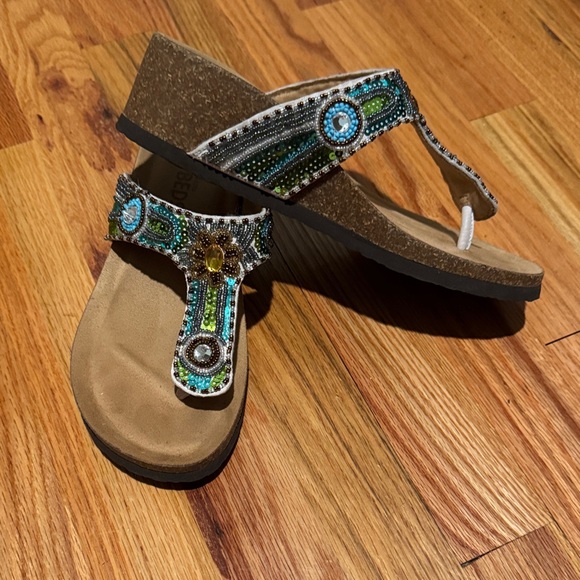 White Mountain Footbeds Embellished Beaded Sandals size 7 - Picture 1 of 8